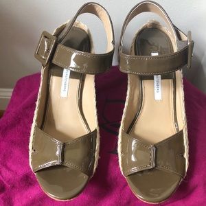 DVF Sudan Wedge Sandals Khaki size 8.5